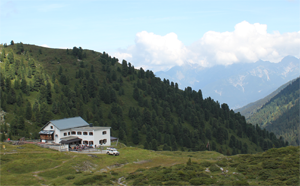 Hiking to the Adolf-Pichler-HÃ¼tte